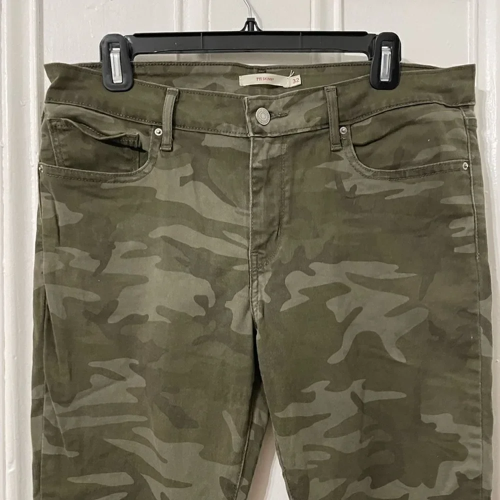 Levi’s 711 camo pants